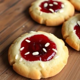 Raspberry Almond Shortbread Cookies